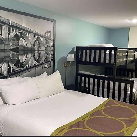 Super 8 By Wyndham Saskatoon Near Saskatoon Airport Hotel Ngoại thất bức ảnh