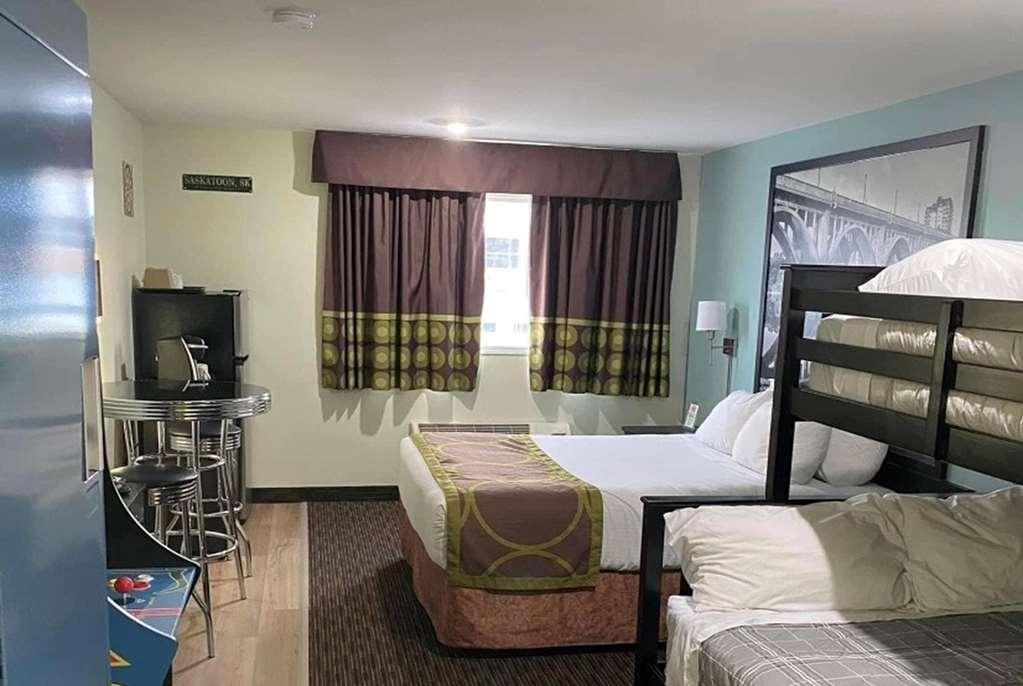 Super 8 By Wyndham Saskatoon Near Saskatoon Airport Hotel Phòng bức ảnh