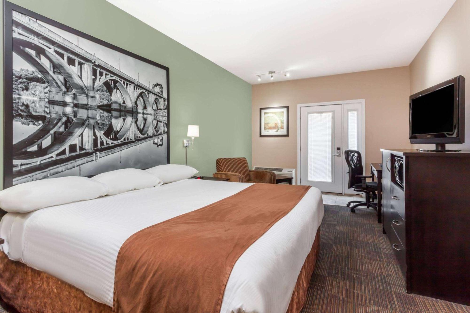 Super 8 By Wyndham Saskatoon Near Saskatoon Airport Hotel Ngoại thất bức ảnh