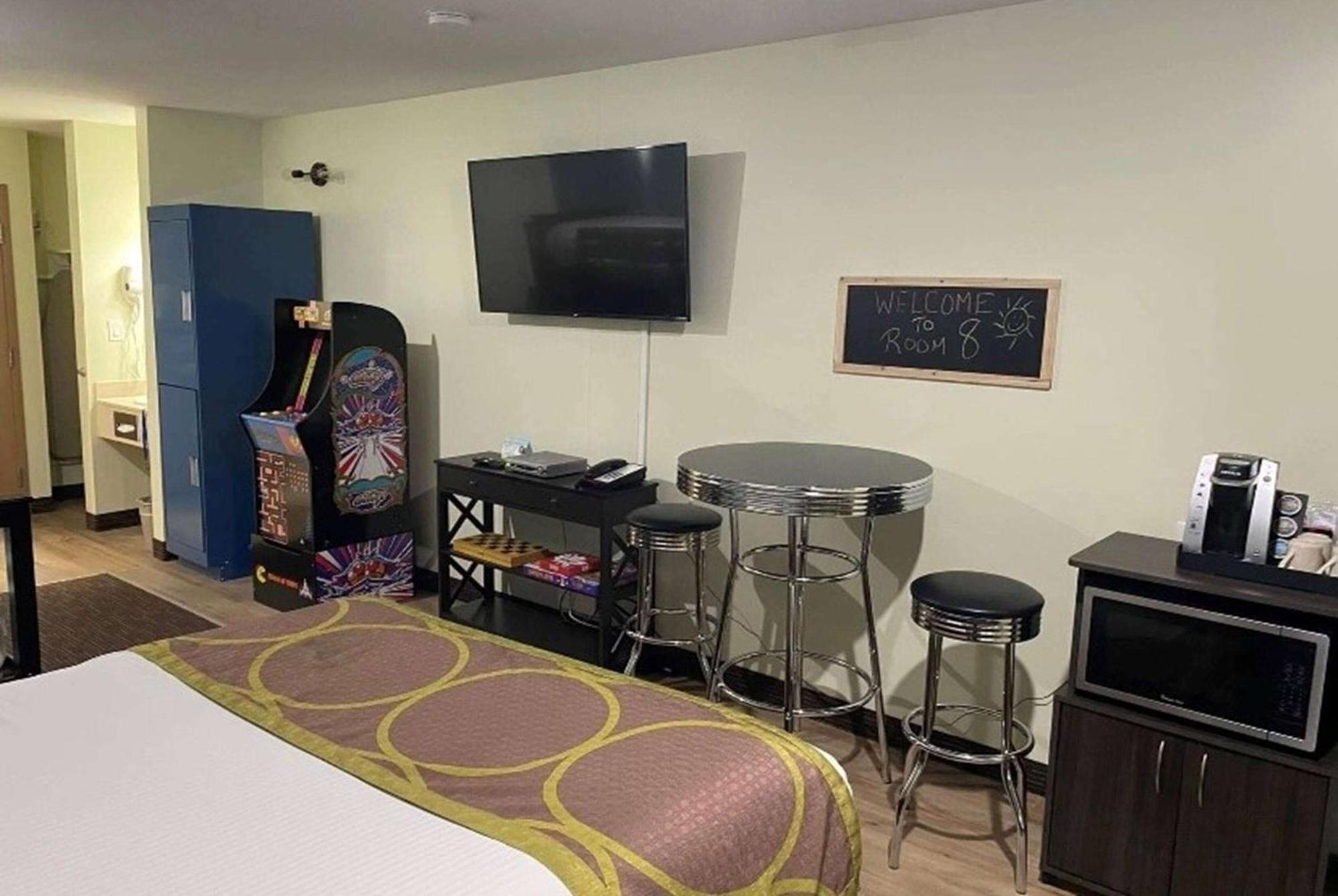 Super 8 By Wyndham Saskatoon Near Saskatoon Airport Hotel Ngoại thất bức ảnh