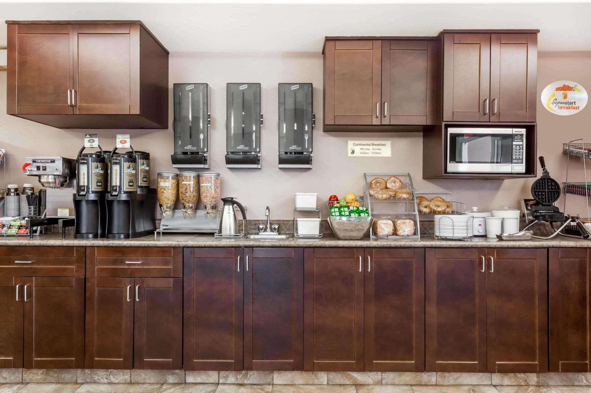 Super 8 By Wyndham Saskatoon Near Saskatoon Airport Hotel Ngoại thất bức ảnh