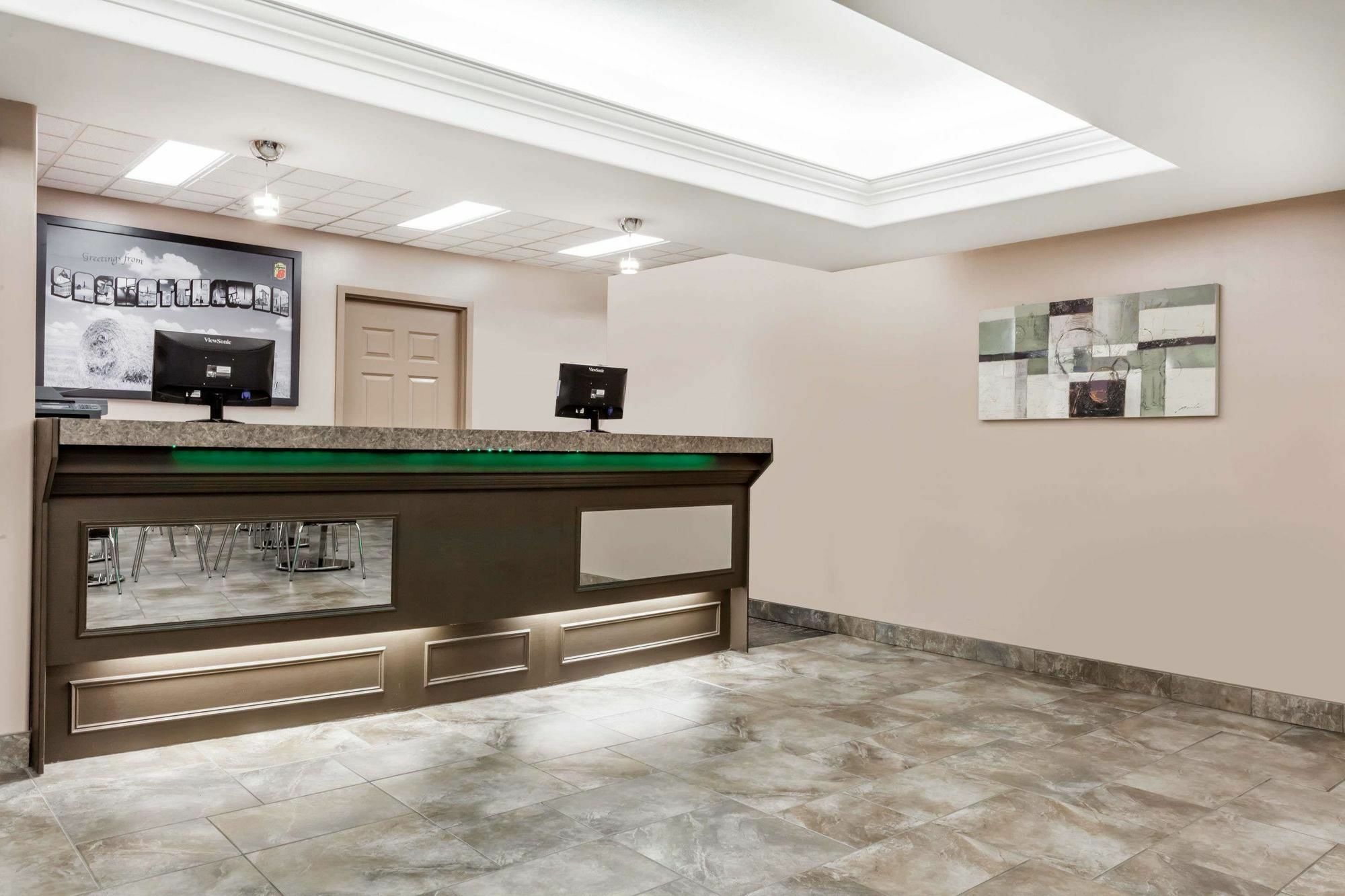 Super 8 By Wyndham Saskatoon Near Saskatoon Airport Hotel Ngoại thất bức ảnh